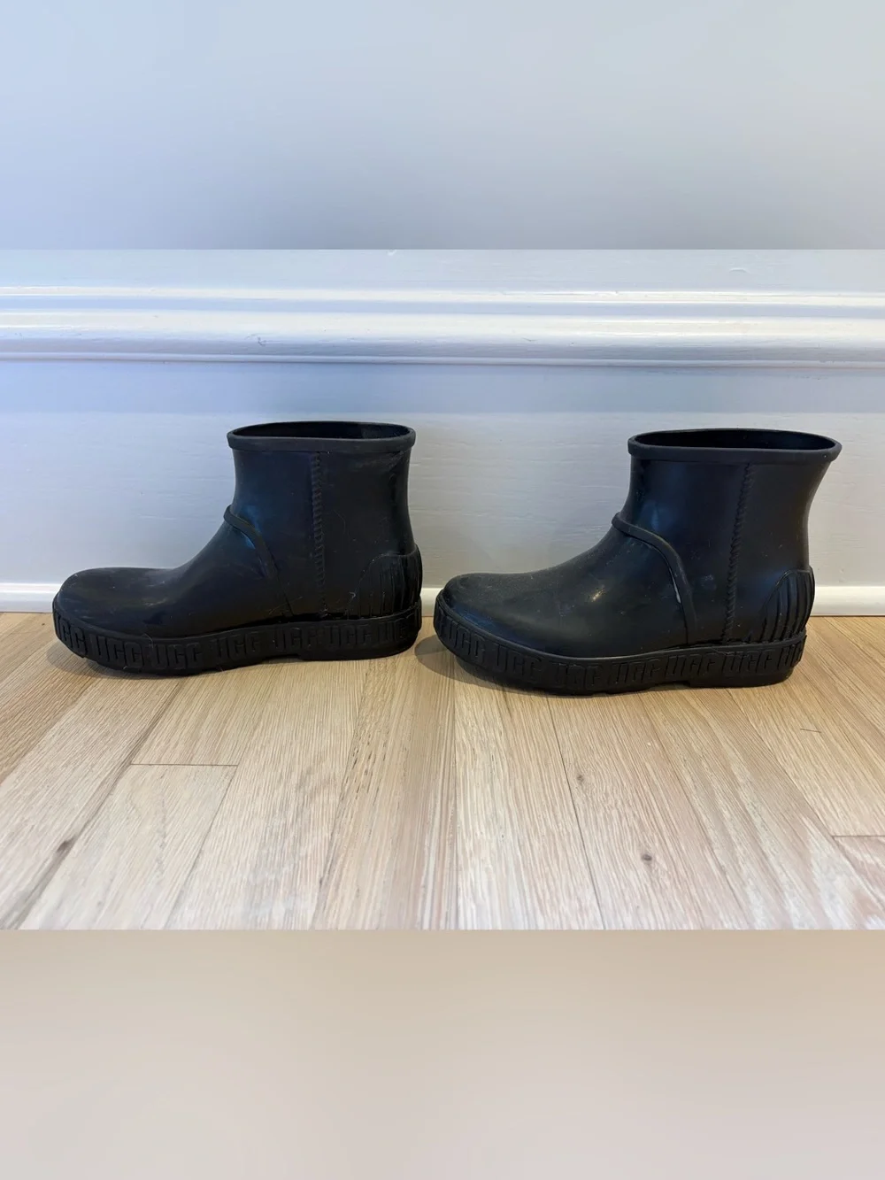 UGG Kids size 3 Black Short Waterproof Rain Boots